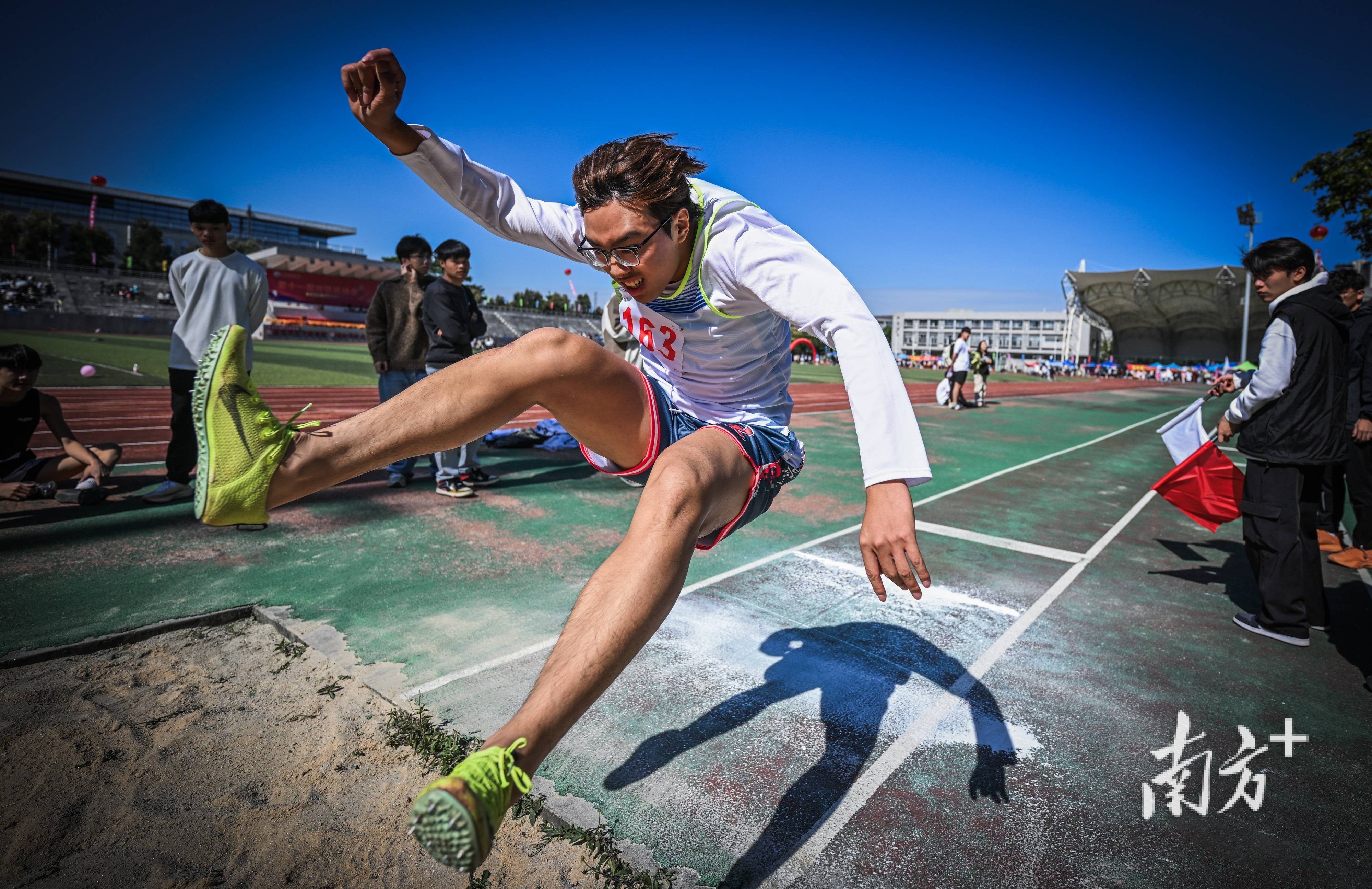 九州娱乐-包含挑战自我！球队脱颖而出，创造奇迹的词条