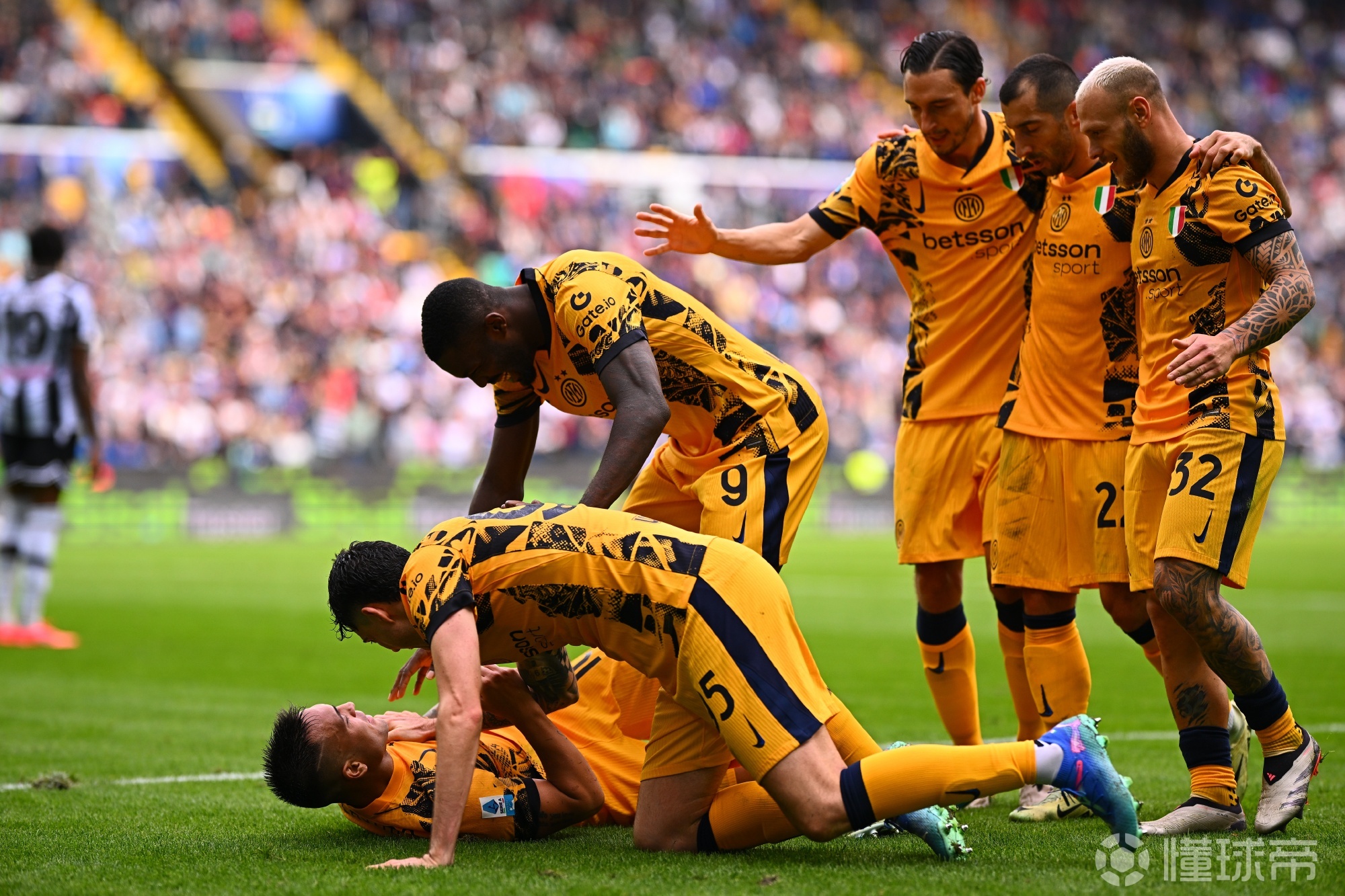 包含紧张刺激的赛事即将上演，这场比赛将掀起一场激烈的对决的词条